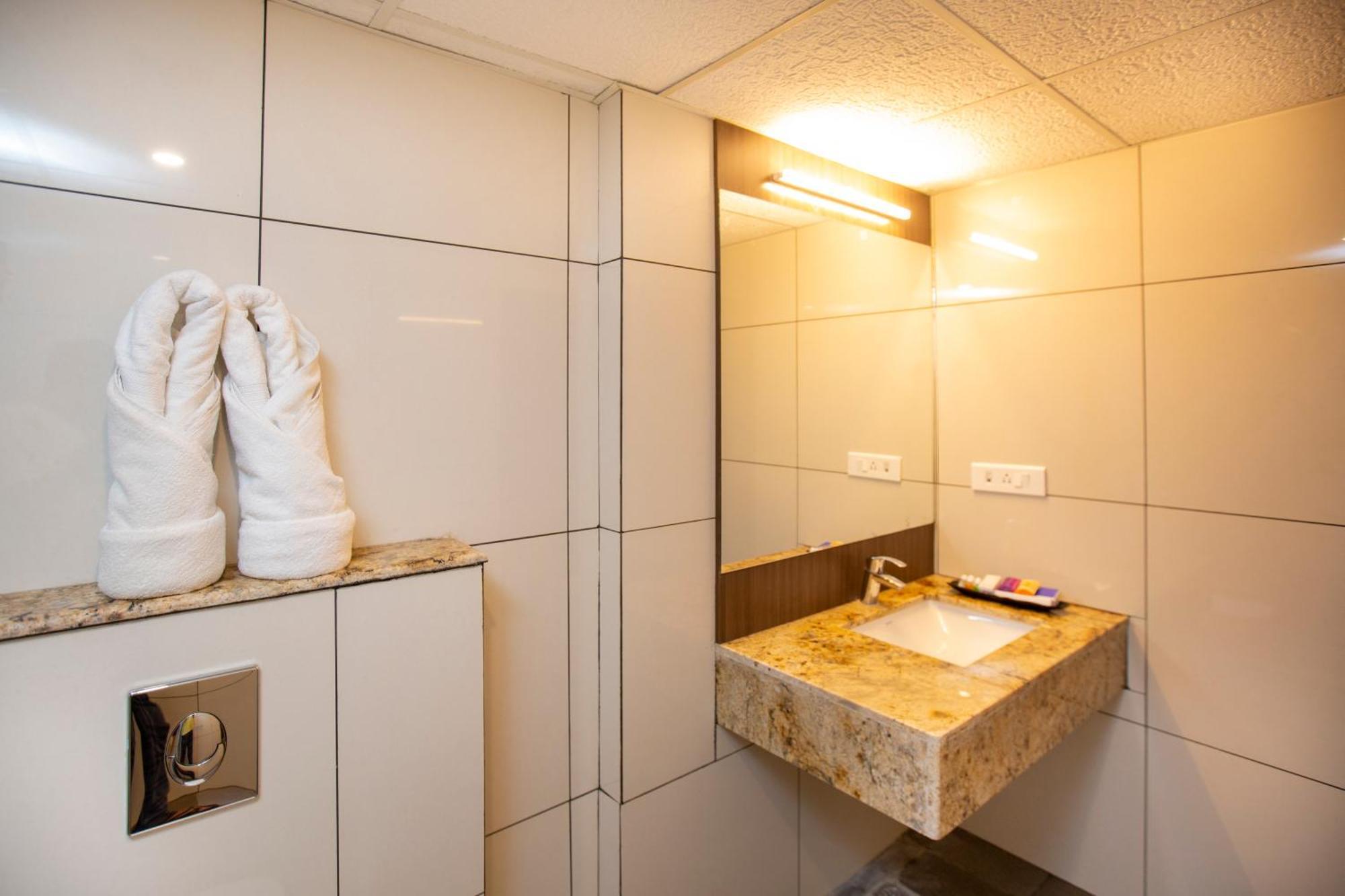 Lee-Benz Ark Hotel Kumbakonam Zewnętrze zdjęcie
